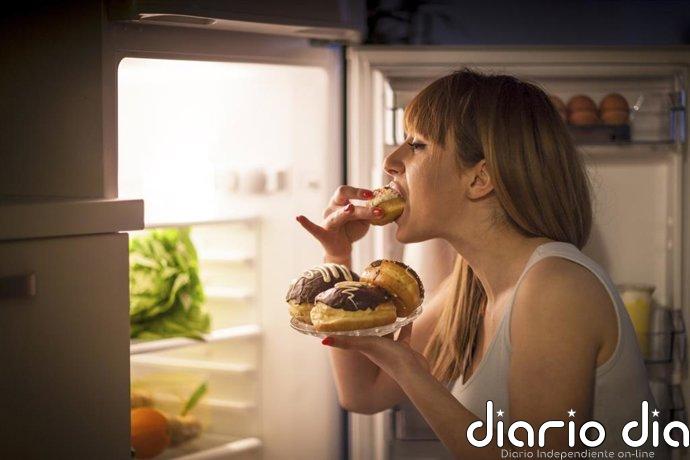 ¿Por qué seguimos comiendo si estamos llenos? No eres tú, el estudio que lo demuestra