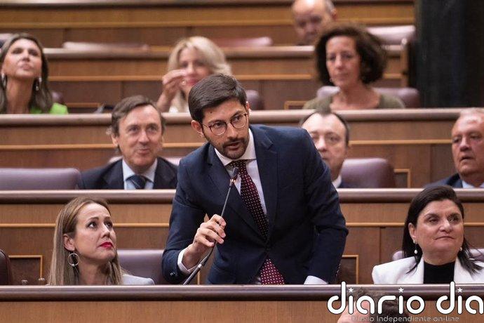 PP acusa al Gobierno de empeorar la vida de los jóvenes: "Si necesitan gasolina no van a pagar con un 'no a la guerra'"