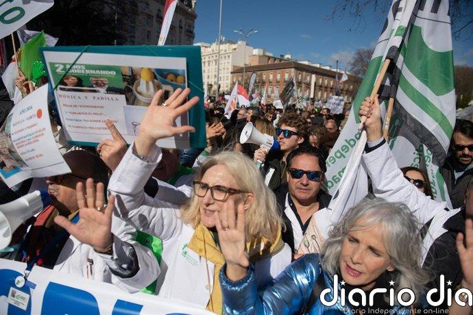 PP lleva al Congreso y Senado iniciativas para exigir al Gobierno mejores condiciones y reconocimiento para médicos