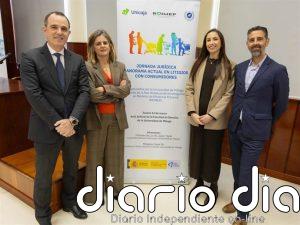 Profesionales participan en Málaga en una jornada de la UMA patrocinada por Unicaja sobre litigios con consumidores