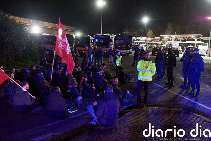 Retrasos en el inicio del servicio de Transporte Urbano Comarcal debido a piquetes informativos por la huelga general