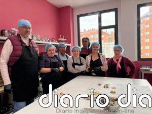 'Romper el molde', el taller de galletas que simboliza la participación de personas con Síndrome de Down en la sociedad