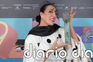Rossy de Palma recibe "abrumada" el Premio Málaga del 29 festival: "Yo ya no puedo más de piropazos"