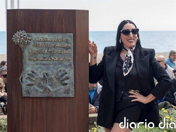 Rossy de Palma ya tiene su monolito en el Paseo Antonio Banderas de Málaga: "Me siento boquerona"