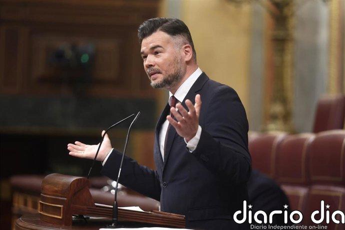 Rufián afea a Feijóo que haga "el ridículo" por no "plantar cara a un asesino como Netanyahu y a un pedófilo como Trump"