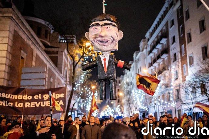 Sánchez declara que el muñeco de su figura apaleado una Nochevieja en Ferraz fue una "apelación directa" a su "muerte"