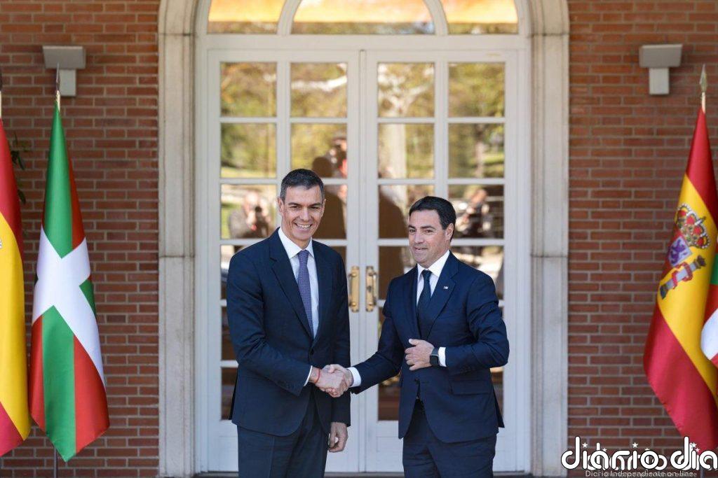 Sánchez y Pradales pactan crear un órgano bilateral Euskadi-Estado para gestionar los aeropuertos vascos