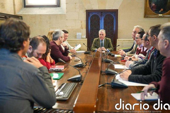 Sindicatos y Ayuntamiento de Sevilla se emplazan a dos nuevos encuentros para un acuerdo por la limpieza en los colegios