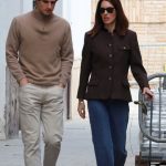 Sofía Palazuelo y Fernando Fitz-James se relajan por las calles de Sevilla tras el homenaje a la Duquesa de Alba