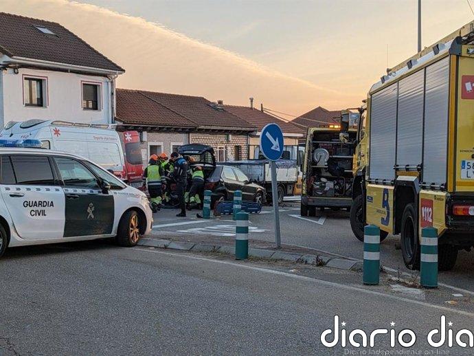 Sucesos.- Una mujer herida tras colisionar su coche contra un camión en la carretera entre Luanco y Avilés -. F