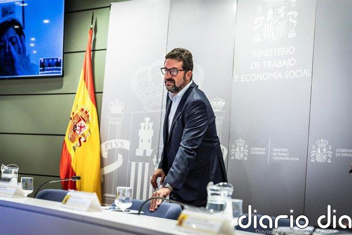 Trabajo pide a la CEOE salir del "radicalismo" y sumarse al diálogo para democratizar las empresas