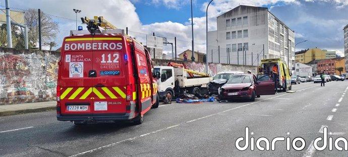 Trasladan al hospital a cinco personas heridas en un accidente entre un coche y una furgoneta en Fene (A Coruña)
