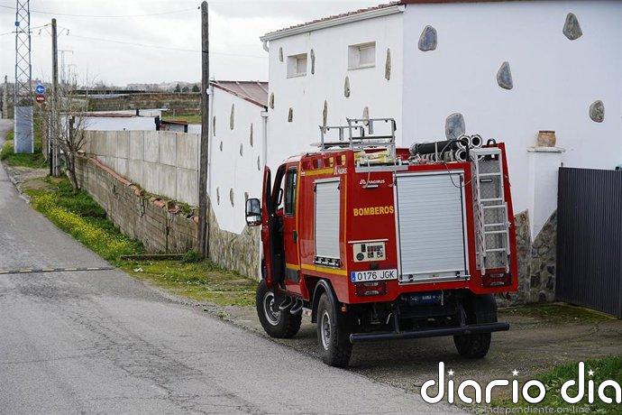 Tres viviendas afectadas por un incendio originado en un sótano en Caminomorisco