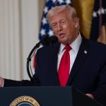 Trump dice que el Ejército de EEUU ha bombardeado la isla de Jark, uno de los epicentros petroleros de Irán