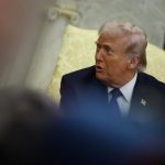 Trump plantea que EEUU escolte a petroleros en el estrecho de Ormuz para "garantizar" el "libre flujo de energía"