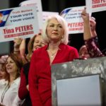 Trump reitera su pedido de excarcelación de Tina Peters, condenada por manipular máquinas de votación