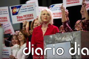 Trump reitera su pedido de excarcelación de Tina Peters, condenada por manipular máquinas de votación