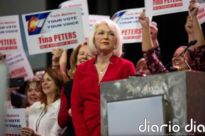 Trump reitera su pedido de excarcelación de Tina Peters, condenada por manipular máquinas de votación