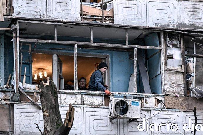 Un ataque ruso en Zaporiyia, en el este de Ucrania, deja una mujer muerta y dos heridos, incluido un niño