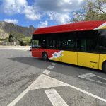 Un bus presta servicio por los desvíos de las líneas de la EMT afectadas por las obras del puente de Saridakis