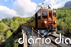 Un conductor se salta un semáforo en rojo y provoca un accidente con el tren de Sóller en Son Oliva