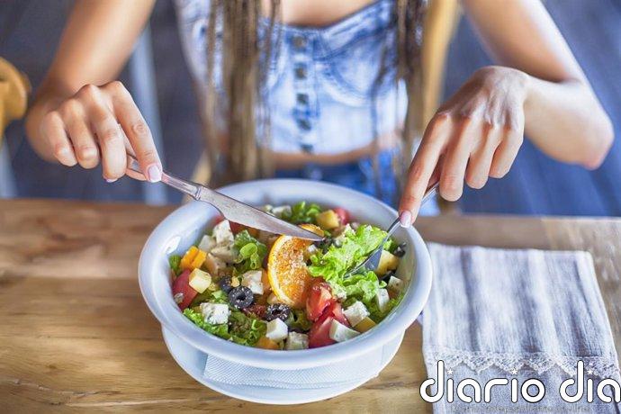 Un estudio alerta sobre las dietas creadas con IA para adolescentes: calculan mal calorías y nutrientes