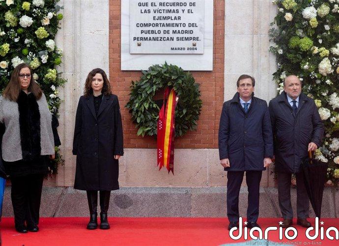 Un homenaje en Sol y ofrendas florales en distintos puntos de Madrid recuerdan un año más a las víctimas del 11M
