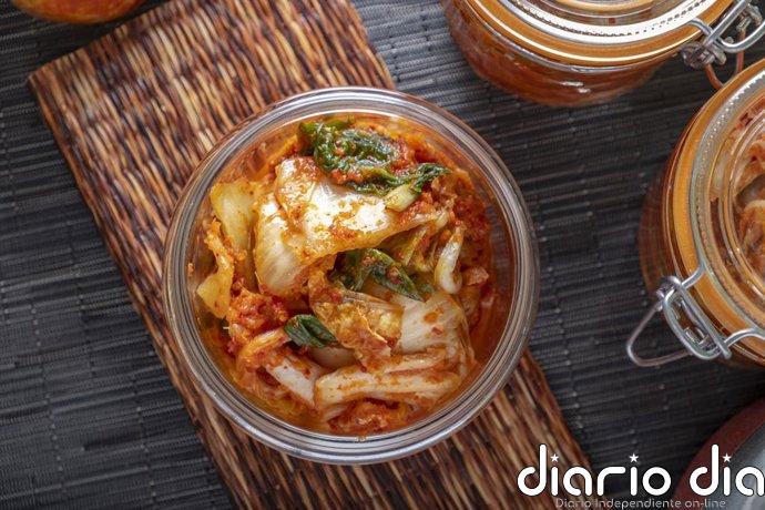 Un 'imán' contra los nanoplásticos: El inesperado beneficio del kimchi que limpia tu organismo