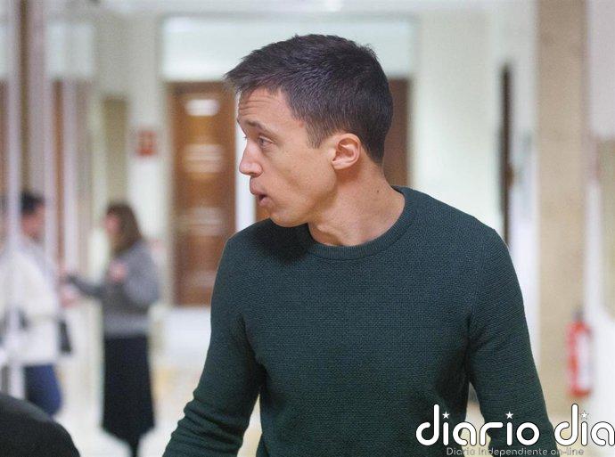 Un juez escucha el viernes a Mouliaá y Errejón tras acusarle ella de extorsionar a testigos