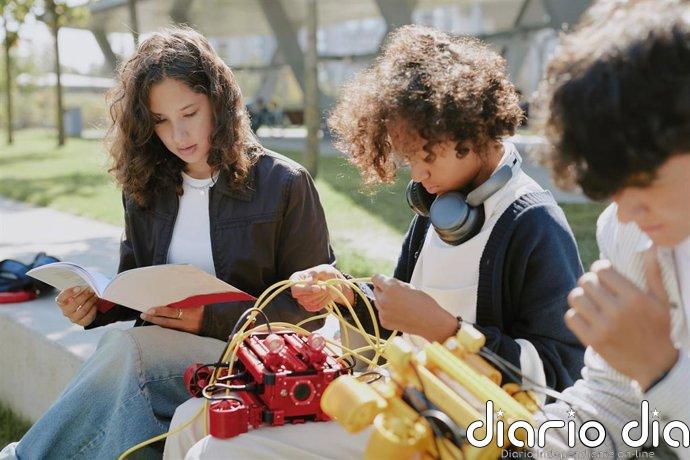 Un total de 230.000 alumnos participan en programas de Aldeas Infantiles para promover el uso responsable de pantallas