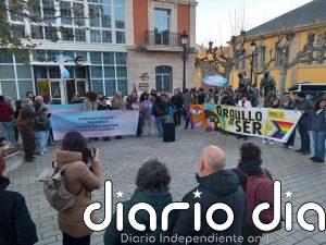 Una concentración clama "por la visibilidad, dignidad y resistencia" del colectivo trans