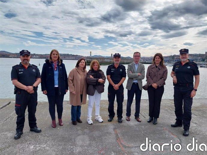 Una delegación del Parlamento Vasco visita las instalaciones de la Ertzaintza en el Puerto de Bilbao