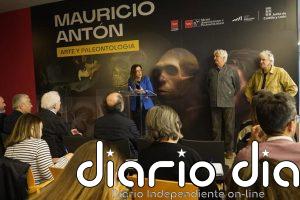 Una exposición en el MEH de Burgos recorre el trabajo de conocido ilustrador Mauricio Antón, vinculado a Atapuerca