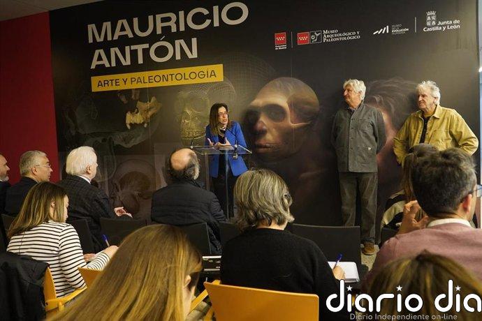 Una exposición en el MEH de Burgos recorre el trabajo de conocido ilustrador Mauricio Antón, vinculado a Atapuerca