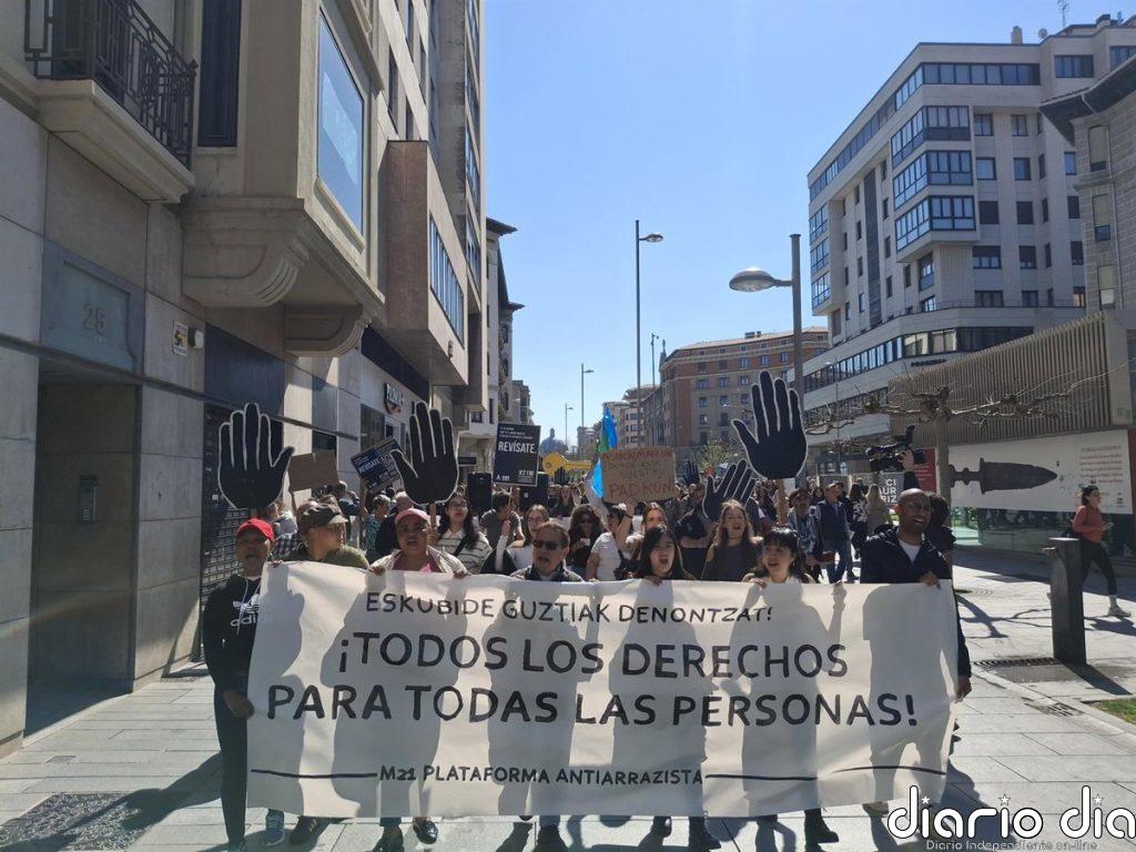 Una manifestación en Pamplona llama a "cerrar filas frente al racismo" y advierte de la "extensión de discursos de odio"