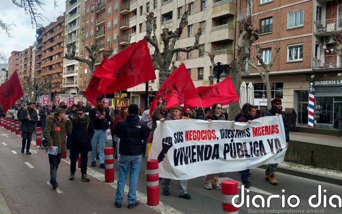 Una manifestación pide el "fin de la especulación inmobiliaria y la "expropiación de vivienda en manos de fondos buitre"