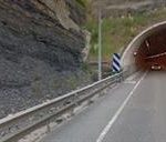 Una mujer, herida anoche al chocar un camión y dos turismos a la salida del túnel de Piqueras