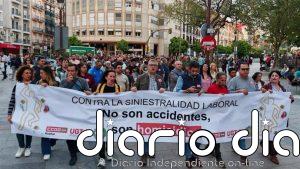 Una nutrida manifestación en Huelva protesta contra la siniestralidad laboral y pide "más prevención y medidas urgentes"
