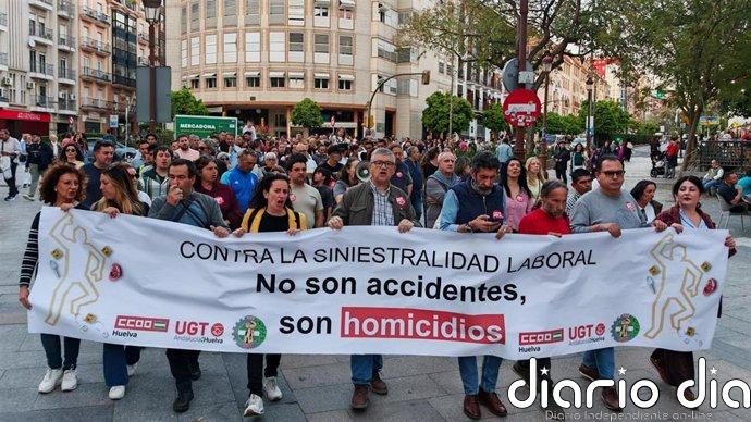 Una nutrida manifestación en Huelva protesta contra la siniestralidad laboral y pide "más prevención y medidas urgentes"