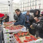 UPA reparte hoy más de 2.000 tarrinas de fresa de Huelva en Sol (Madrid) para poner en valor a agricultores