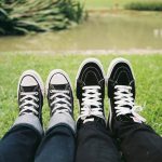 ¿Usas desodorante o polvos de talco, pero tus zapatos huelen mal? Por qué sucede y cómo se puede evitar