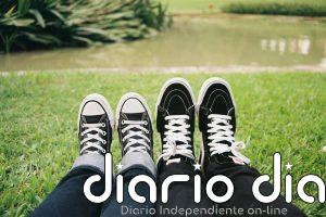 ¿Usas desodorante o polvos de talco, pero tus zapatos huelen mal? Por qué sucede y cómo se puede evitar