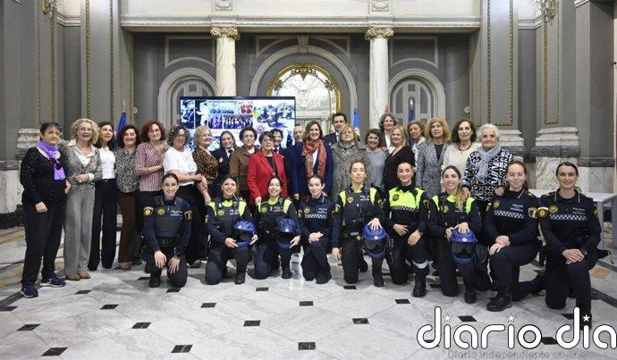 Valencia homenajea a las primeras mujeres policía de la ciudad: "Luchamos contra la incredulidad y la intolerancia"