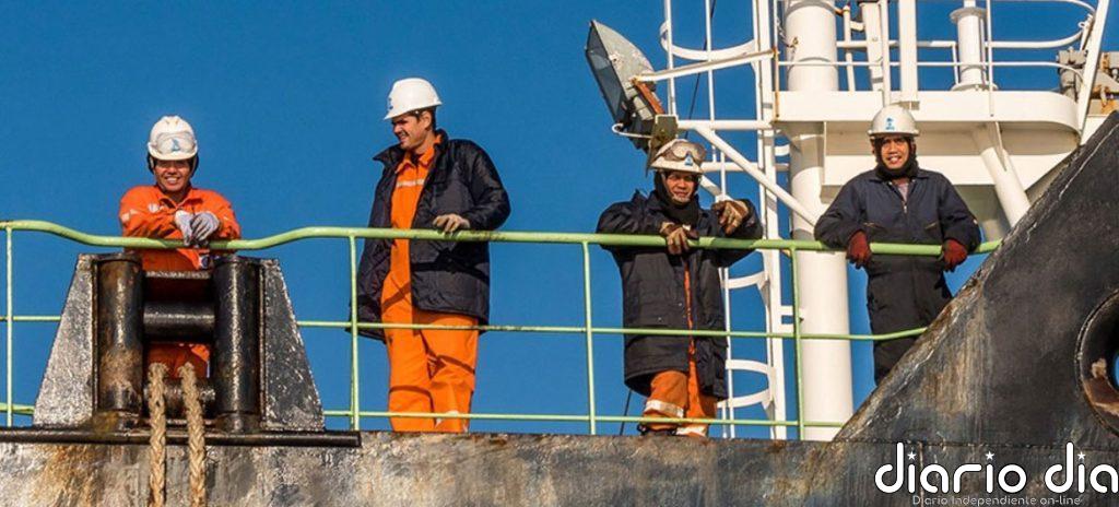 Varados veinte mil marinos en el golfo Pérsico