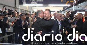 Varios jugadores del Barça y el técnico Hansi Flick votan en las elecciones acompañados por Laporta