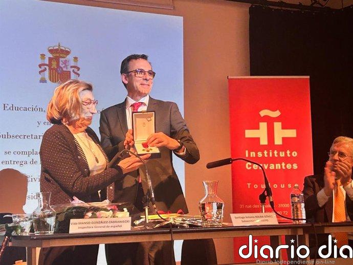 Vida Manso González-Zabraniecki recibe la Orden de Alfonso X el Sabio por difundir la cultura española en Francia