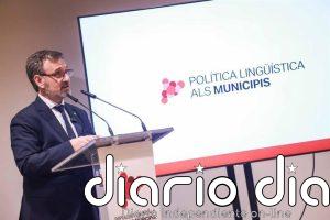 Vila defiende que la lengua catalana "necesita una política lingüística municipal activa"
