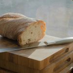 Vinagre, bicarbonato y limón: los métodos caseros para desinfectar y mantener tu tabla de cortar de madera