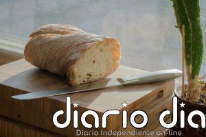 Vinagre, bicarbonato y limón: los métodos caseros para desinfectar y mantener tu tabla de cortar de madera