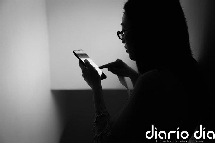 Violencia digital dirigida a mujeres: desde la sextorsión a las estafas, estos son los 10 ataques que más sufren